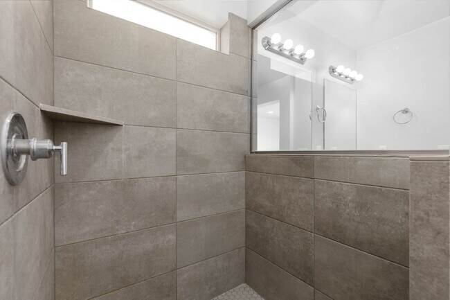Building Photo - 4 bed | 2.5 bath | 2 car in Desert Canyons