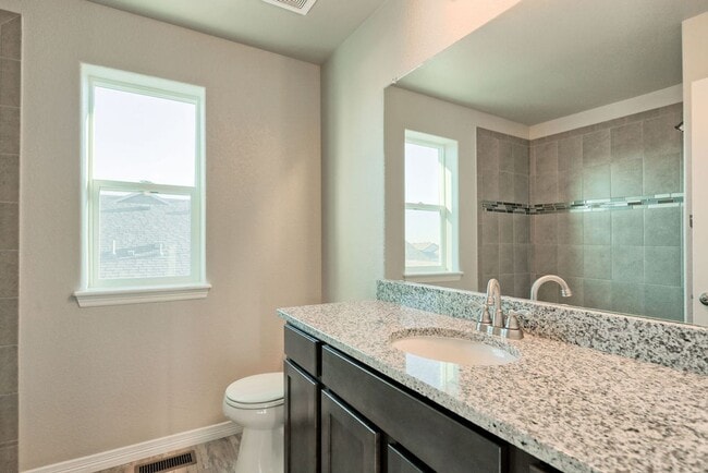 Building Photo - 3 Bedroom 2 1/2 Bath in Northwest Loveland