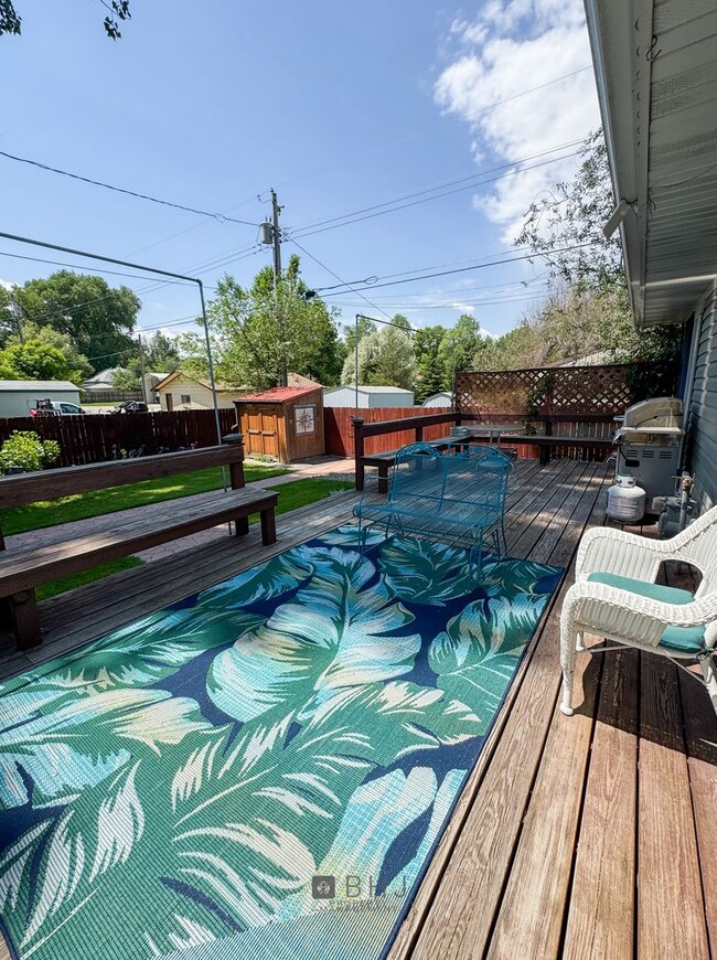 Building Photo - NEWLY UPDATED 2 BED/ 1 BATH SINGLE FAMILY ...