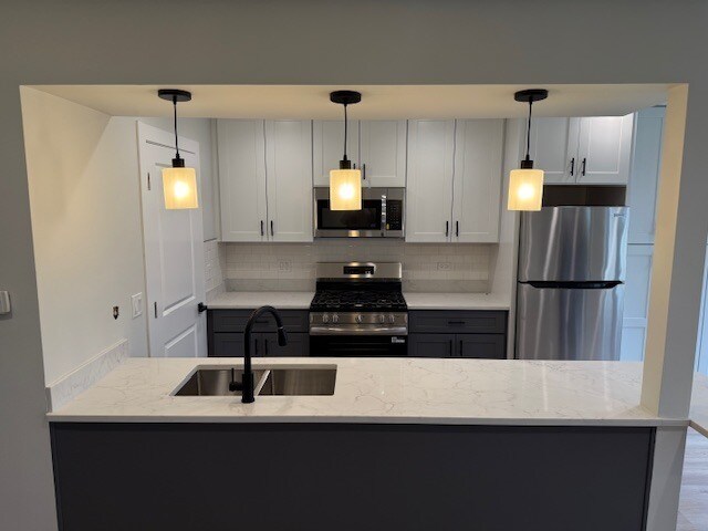 Building Photo - 1085 Cove Dr