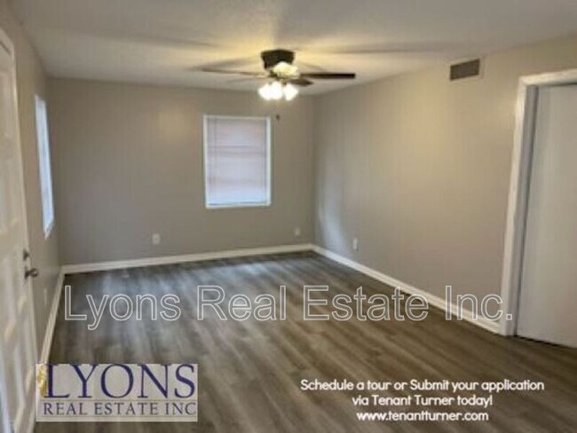 Building Photo - 2310 Deborah Dr