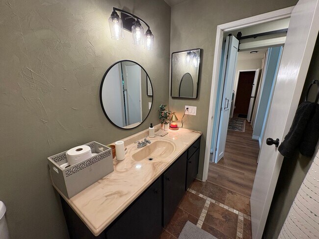 Building Photo - 2+2 Buenaventura Gardens Condo