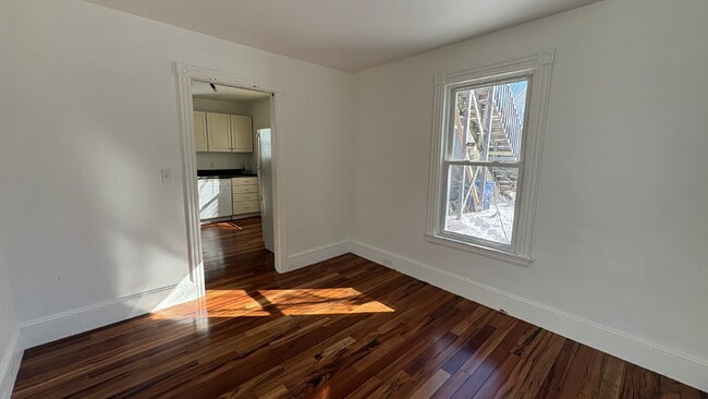 Building Photo - Charming 3-Bed Home with Gleaming Hardwood Floors in Westbrook – Your Cozy Retreat Awaits!