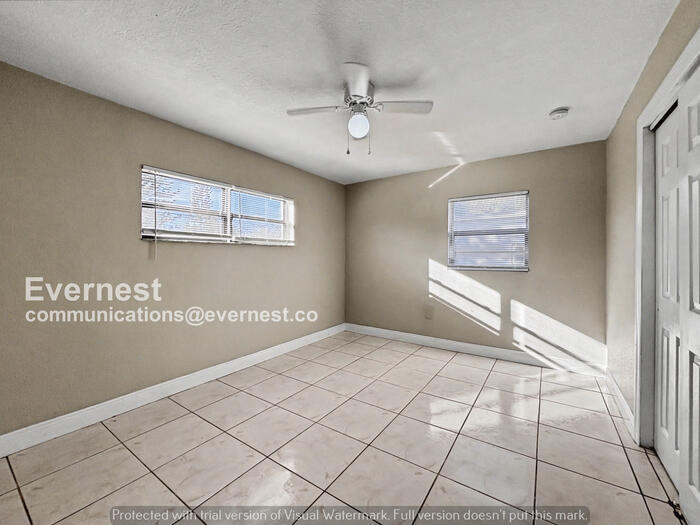 Building Photo - 913 Alecon Dr