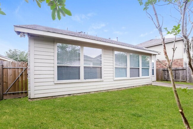 Building Photo - 15118 Sierra Ridge Dr