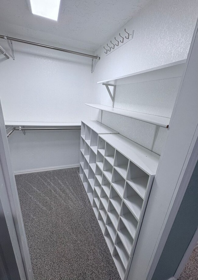 Building Photo - 620 E Main St