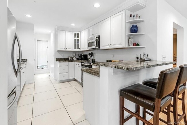 Building Photo - 34 Park Cir