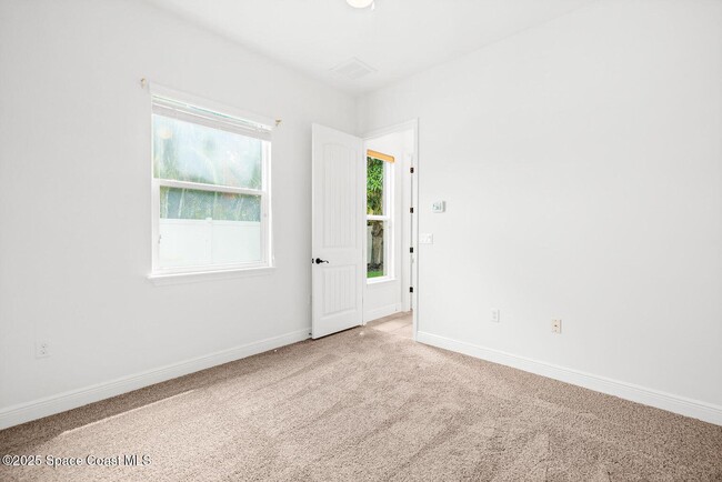 Building Photo - 1837 Croghan Dr