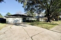 Building Photo - 8733 Robindell Dr