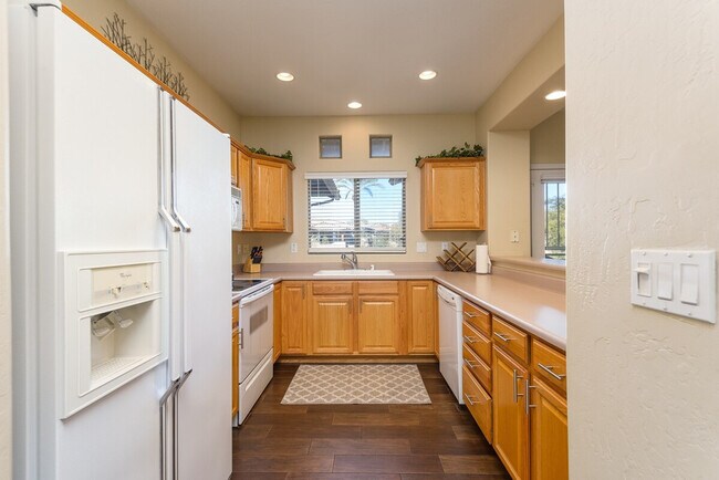 Building Photo - 9220 E Raintree Dr