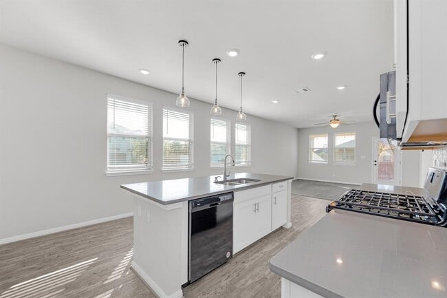 Building Photo - 101 Mountain Valley St