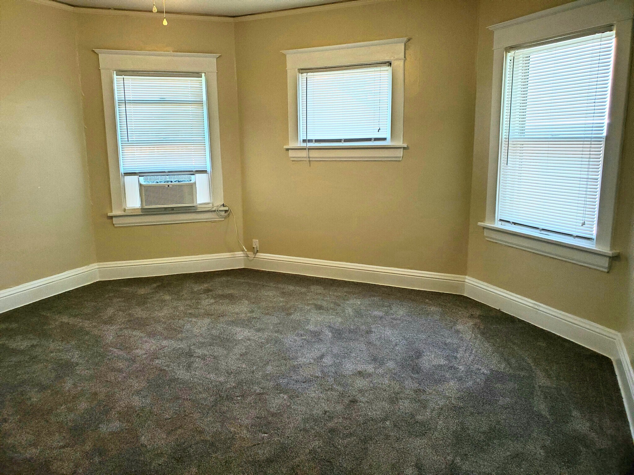 Building Photo - 3560 Jones St