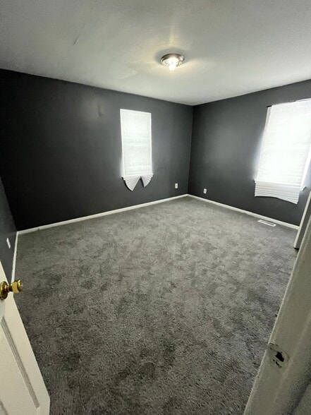 Building Photo - 1950 Nelawood Rd