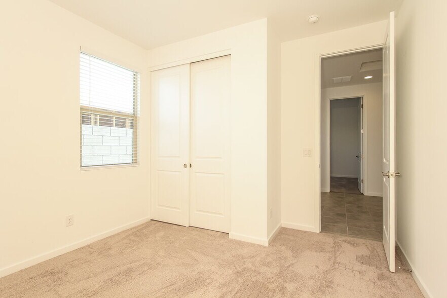 Building Photo - 17342 W Running Deer Trl