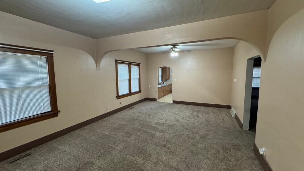 Building Photo - 406 S Chicago Ave