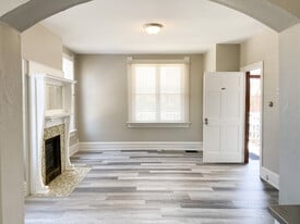 Building Photo - 432 E Whittier St