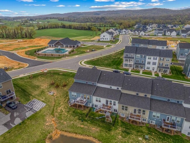 Building Photo - 2010 Coneflower Ln