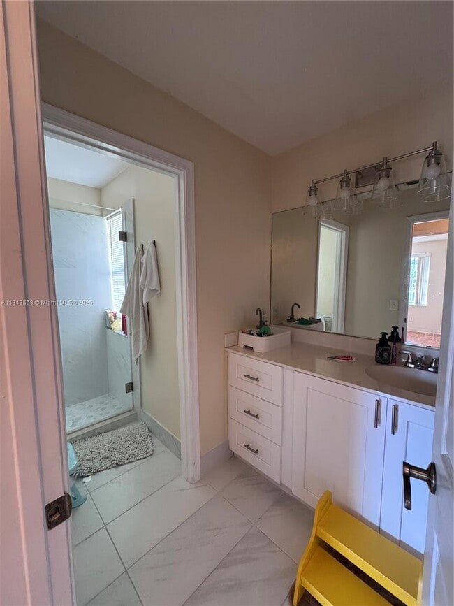 Building Photo - 4924 SW 151st Ave