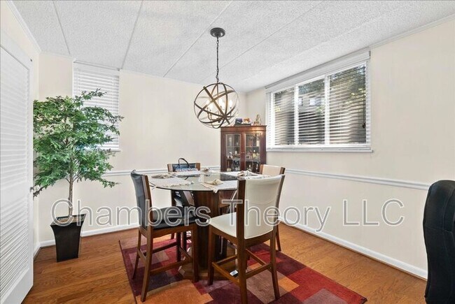 Building Photo - 5121 Maris Ave