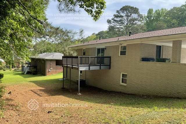 Building Photo - 885 Rodney Dr SW