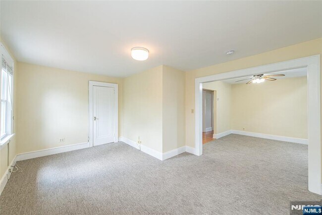 Building Photo - 807 Fern St
