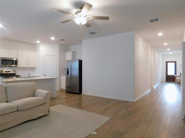 Building Photo - 3500 Kingsview Dr
