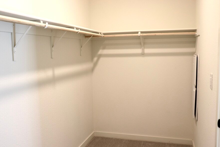 Building Photo - 1536 Minories Dr