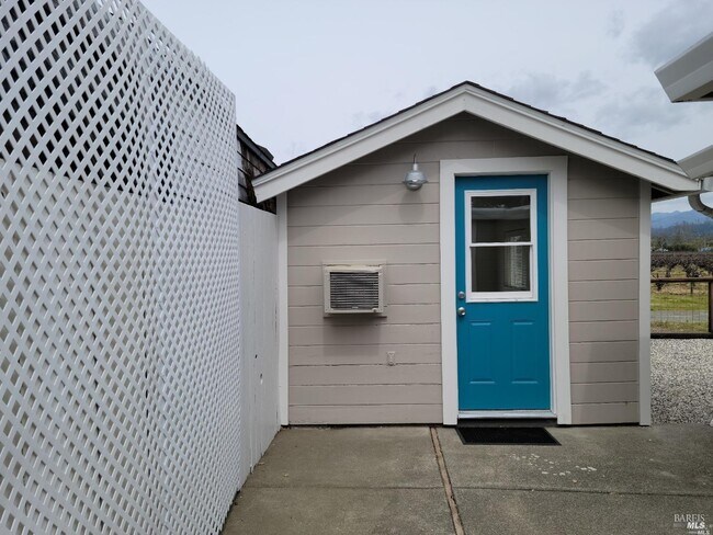 Building Photo - 1324 Community Dr