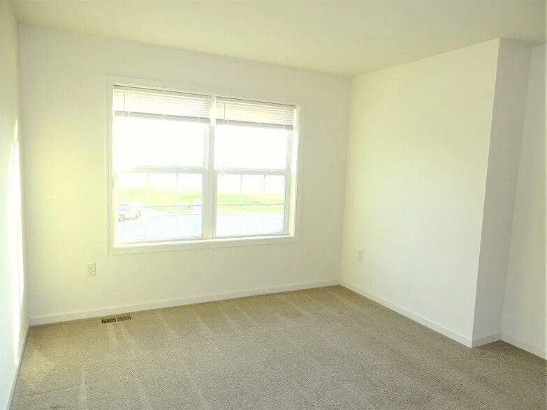 Building Photo - 185 Linda Sue Ln