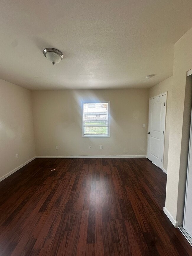 Building Photo - 511.5 N A St