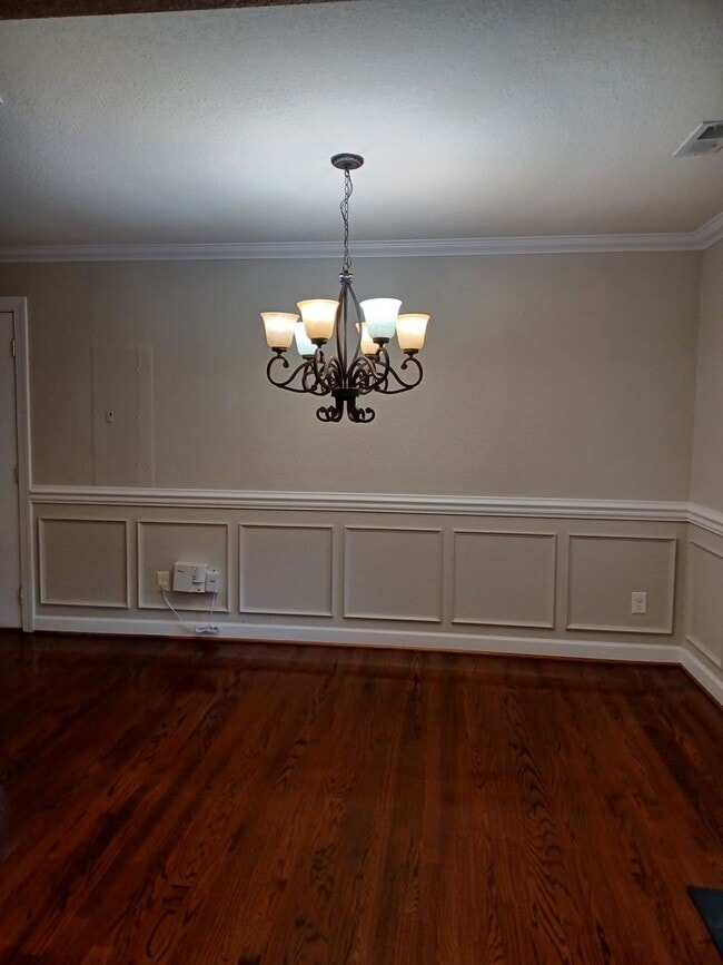 Building Photo - Beautiful home on large lot in Western Branch