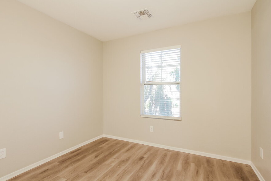 Building Photo - 2652 S 89th Dr