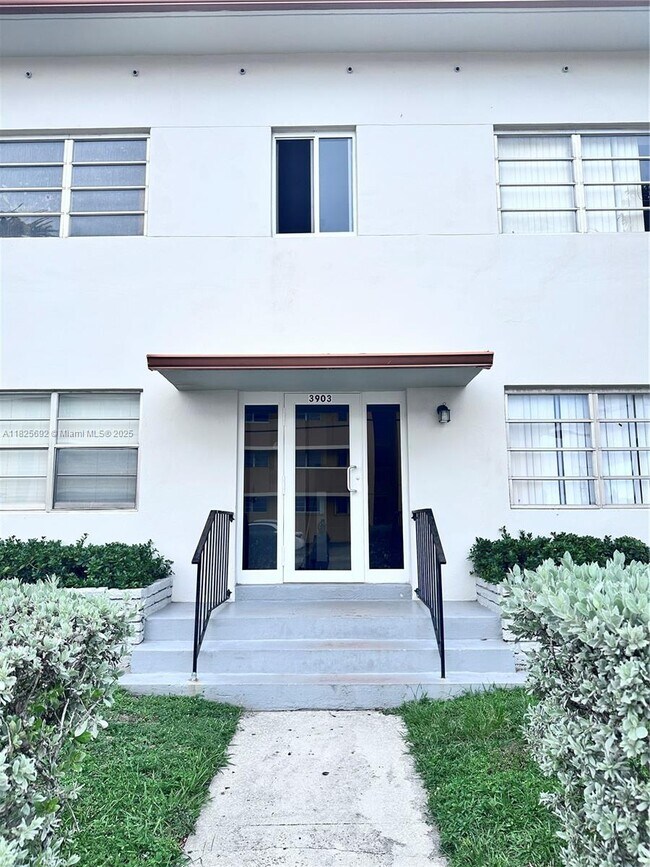 Building Photo - 3903 W Flagler St