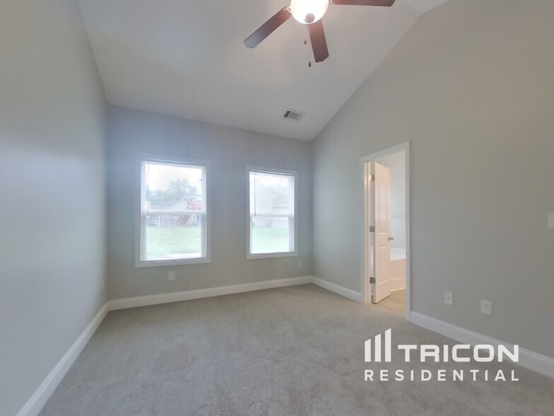 Building Photo - 504 Cole Creek Dr