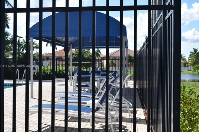 Building Photo - 991 Crestview Cir