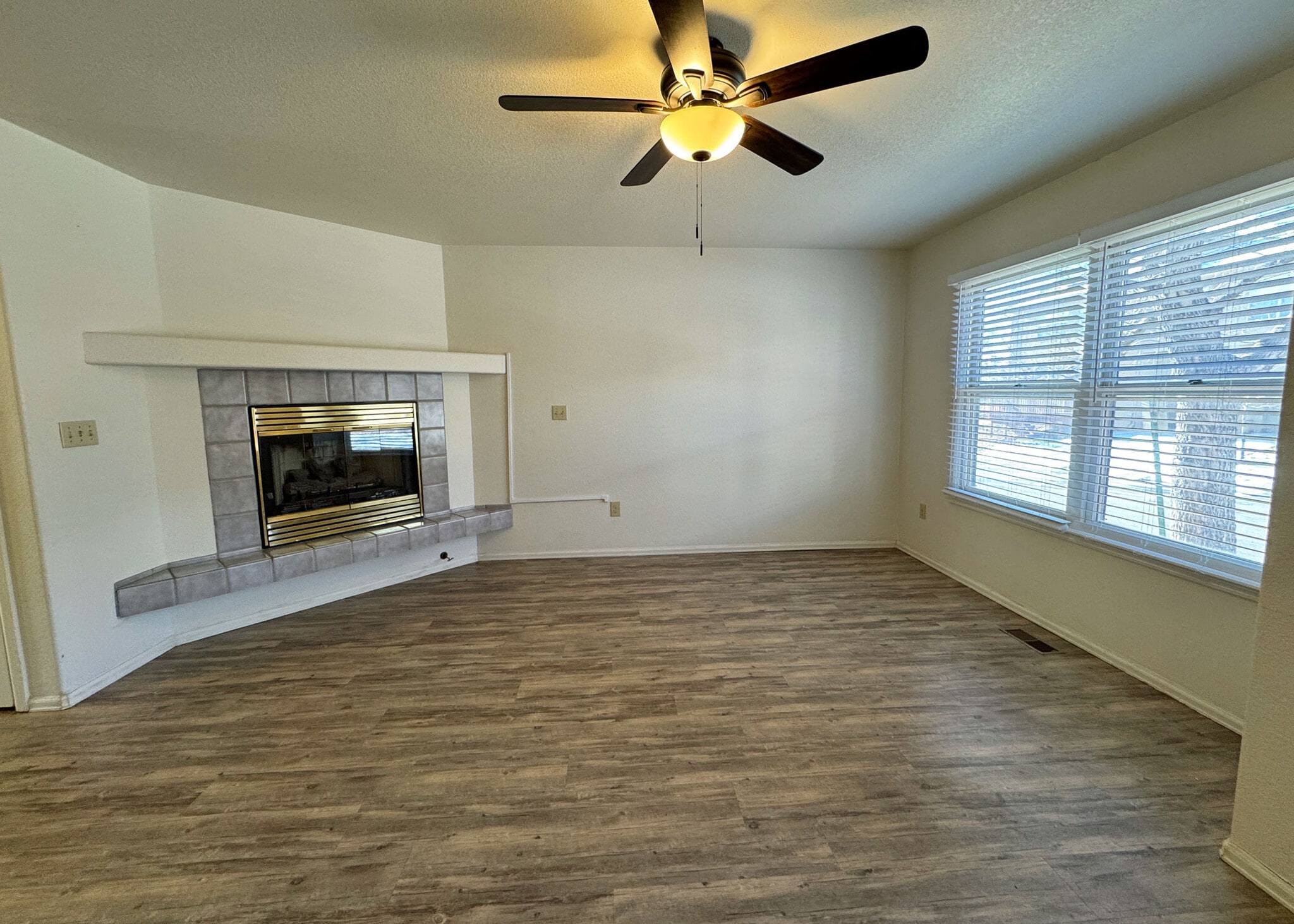 Building Photo - 6913 Yellowpine Dr