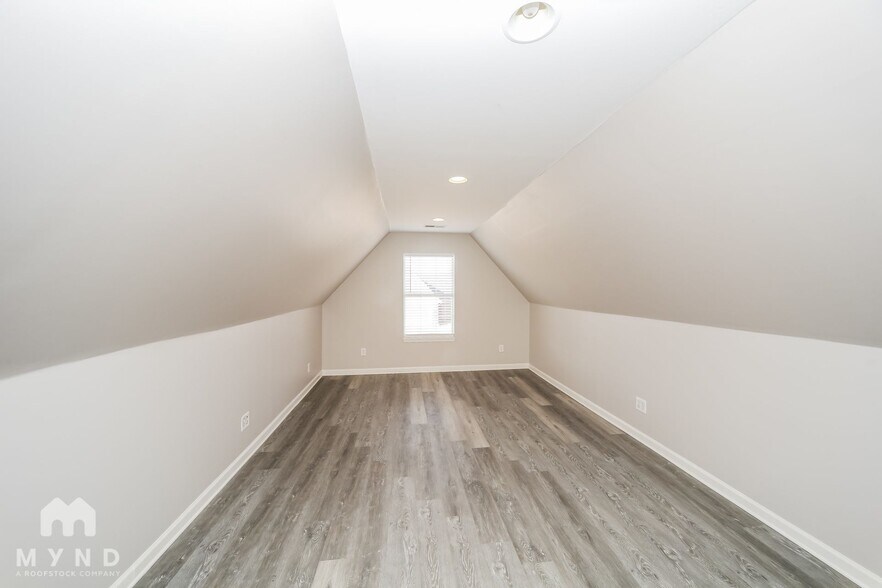 Building Photo - 2738 Old Well Cove