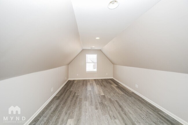 Building Photo - 2738 Old Well Cove