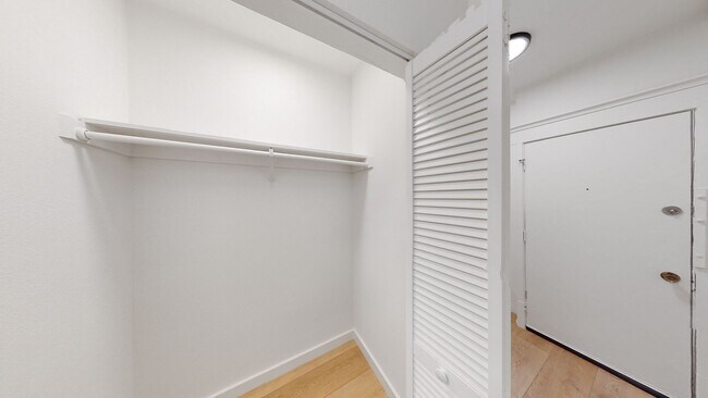 Building Photo - 903 Pine St