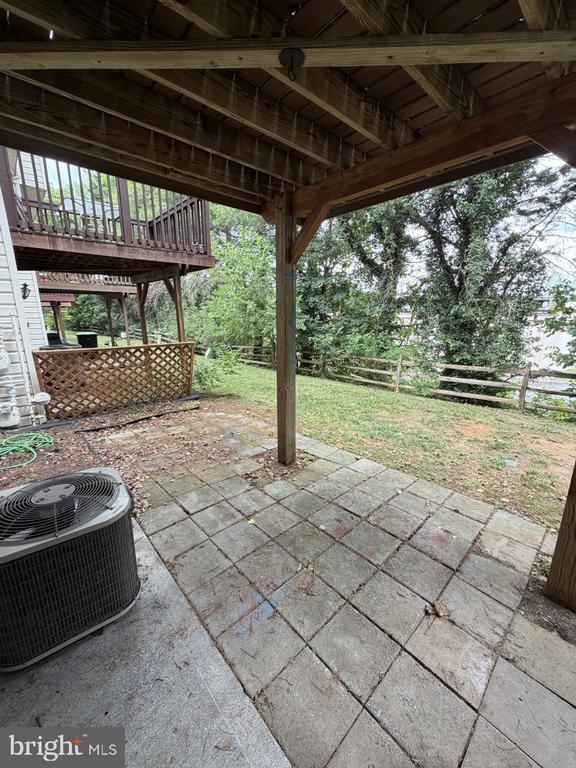 Building Photo - 218 Tudor Dr