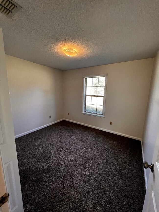 Building Photo - Home For Rent