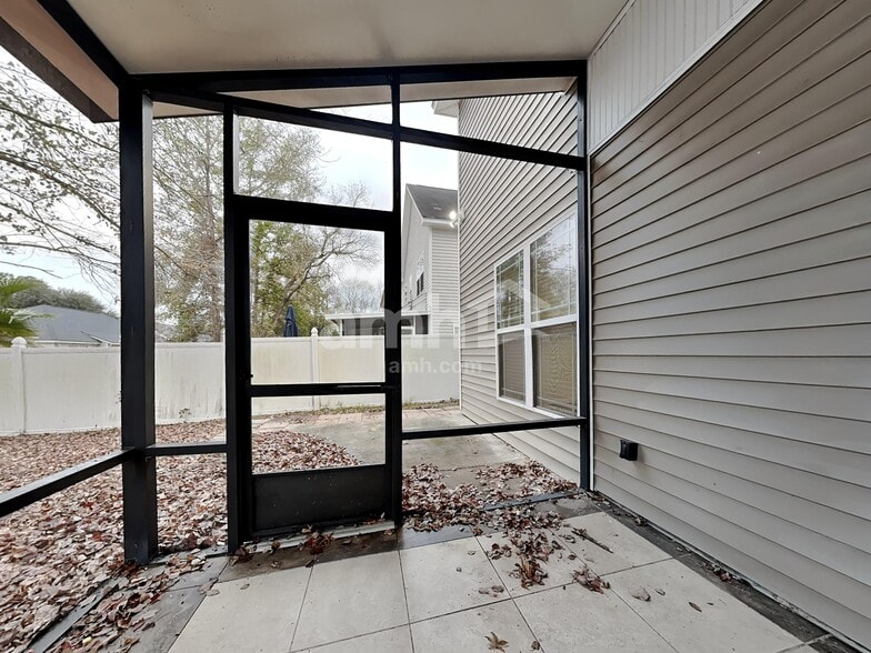 Building Photo - 90 Summer Hill Way