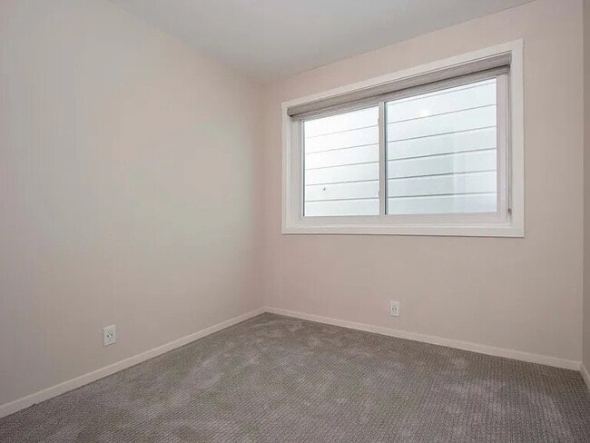 Building Photo - 609 Kirkham St