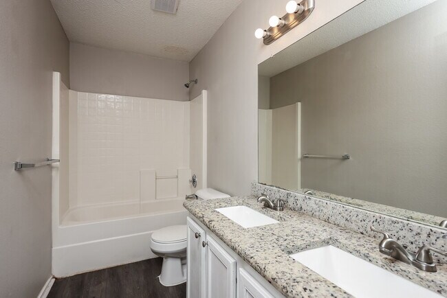 Building Photo - 1416 Daisy Dr