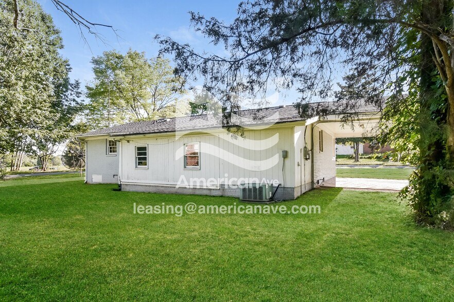 Building Photo - 537 Hemingway St