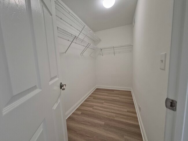 Building Photo - 2355 Shiloh Dr