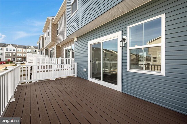 Building Photo - 403 18th Ave