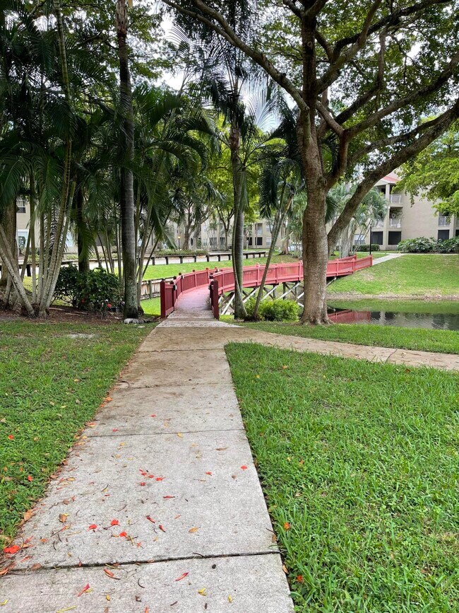 Building Photo - 1740 Palm Cove Blvd