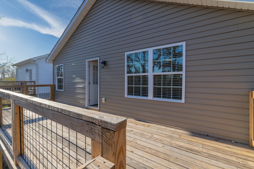 Building Photo - 812 Aubrey Ave