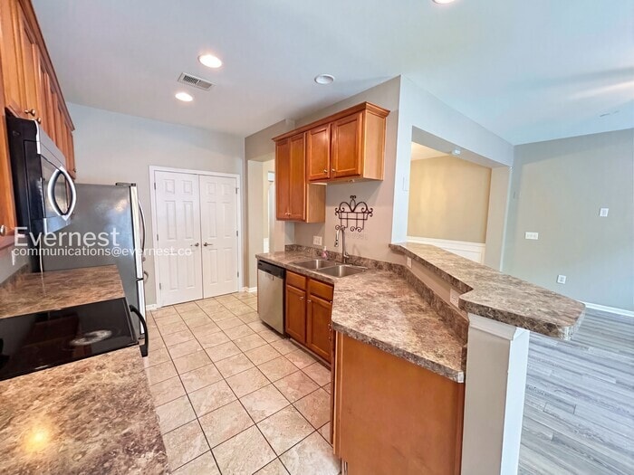 Building Photo - 1831 Willow Branch Ln